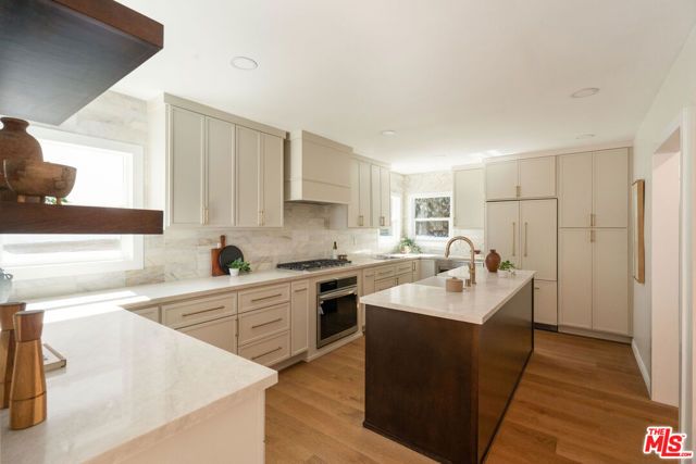 5103 Parkglen Avenue, Los Angeles, CA 90043