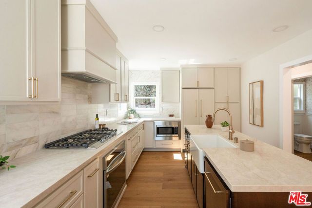 5103 Parkglen Avenue, Los Angeles, CA 90043