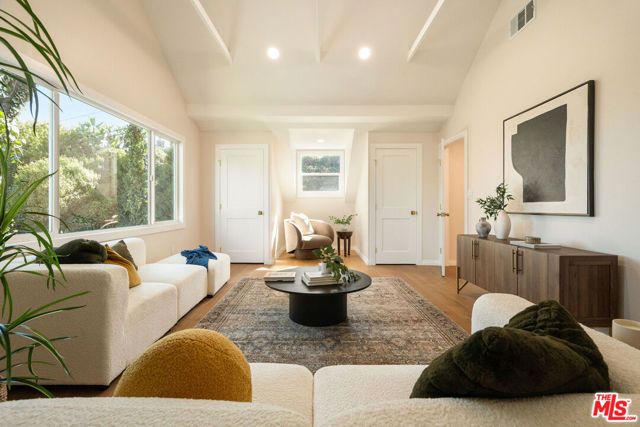 5103 Parkglen Avenue, Los Angeles, CA 90043