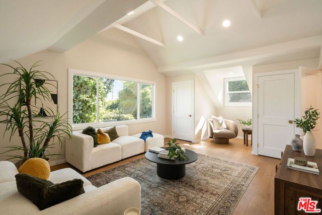 5103 Parkglen Avenue, Los Angeles, CA 90043