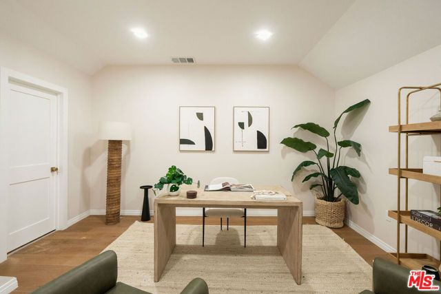 5103 Parkglen Avenue, Los Angeles, CA 90043