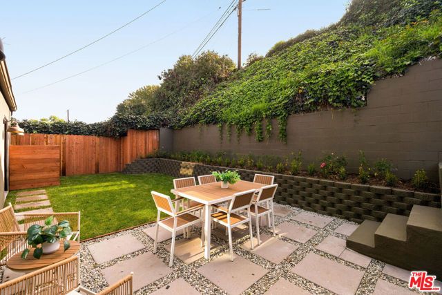 5103 Parkglen Avenue, Los Angeles, CA 90043