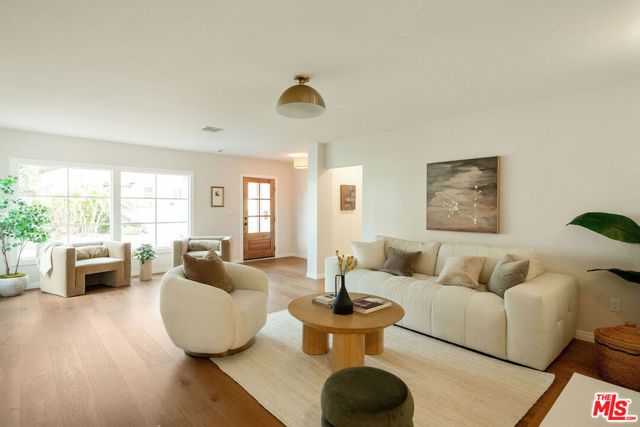 5103 Parkglen Avenue, Los Angeles, CA 90043