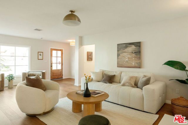 5103 Parkglen Avenue, Los Angeles, CA 90043