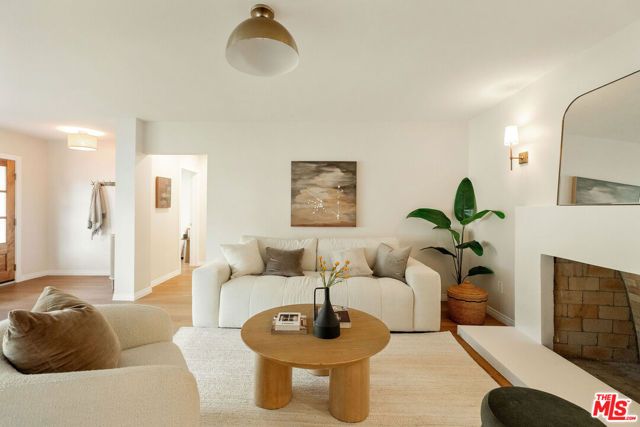 5103 Parkglen Avenue, Los Angeles, CA 90043