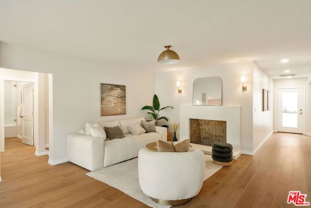 5103 Parkglen Avenue, Los Angeles, CA 90043