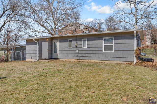 909 SW 31st St, Topeka, KS 66611