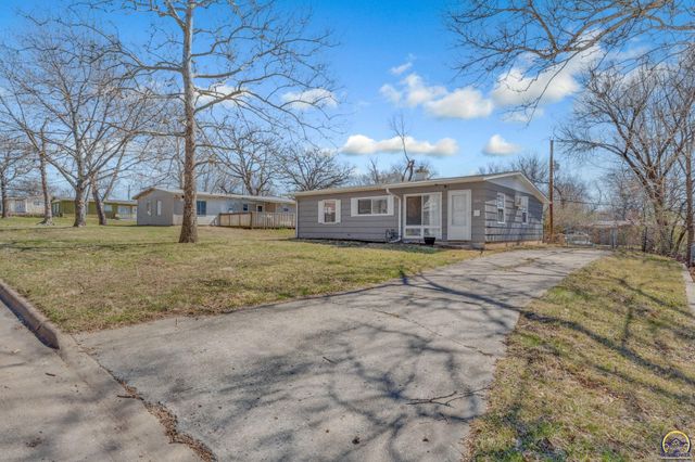 909 SW 31st St, Topeka, KS 66611