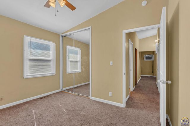 909 SW 31st St, Topeka, KS 66611