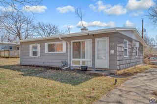 909 SW 31st St, Topeka, KS 66611