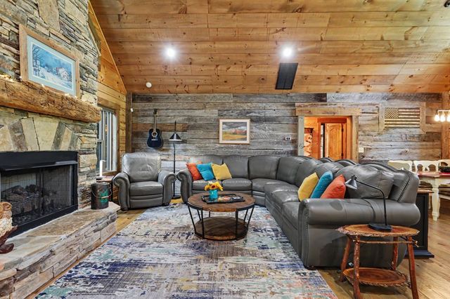 363 River Ridge Drive, Blue Ridge, GA 30513