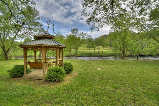 363 River Ridge Drive, Blue Ridge, GA 30513