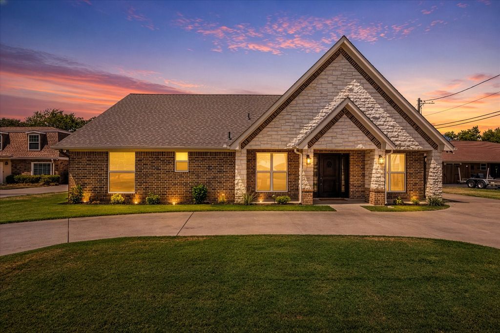4100 Apache Trail Court, Granbury, TX 76048 — exterior