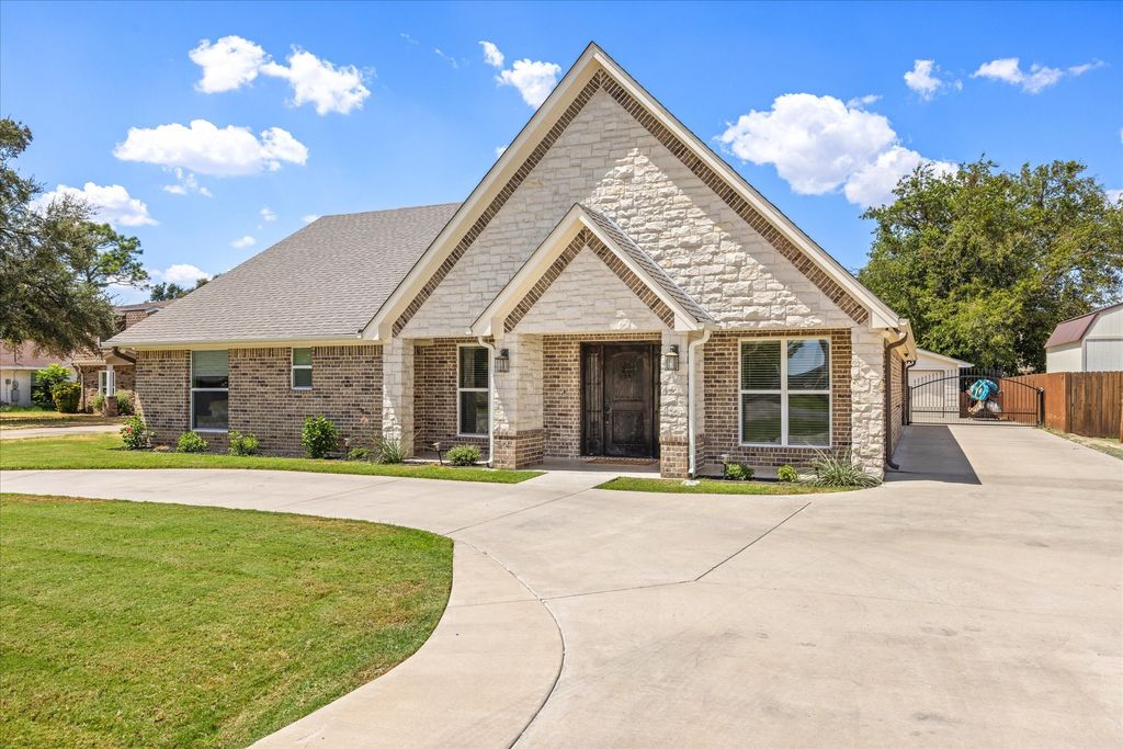 4100 Apache Trail Court, Granbury, TX 76048 — photo 2