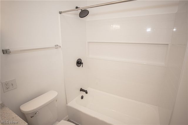 84 Thames Avenue, Bedford, OH 44146