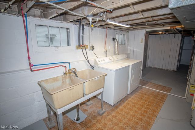 84 Thames Avenue, Bedford, OH 44146