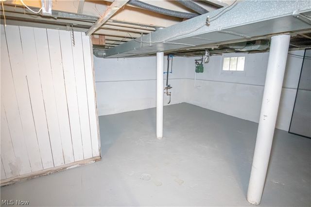 84 Thames Avenue, Bedford, OH 44146