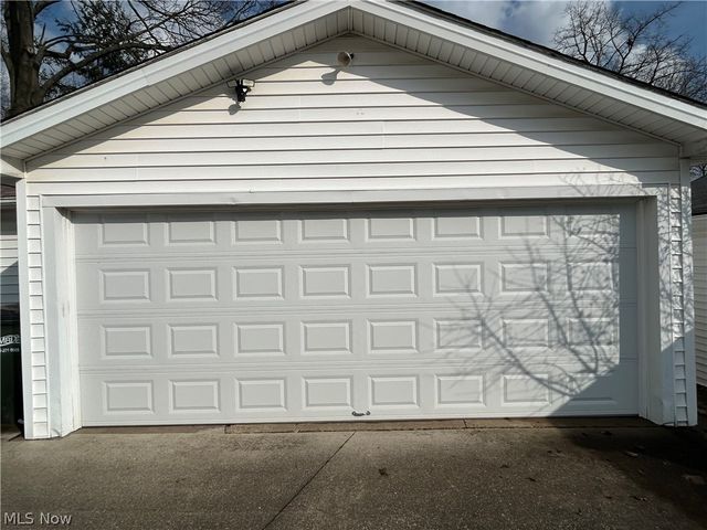 84 Thames Avenue, Bedford, OH 44146