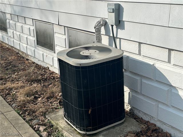 84 Thames Avenue, Bedford, OH 44146