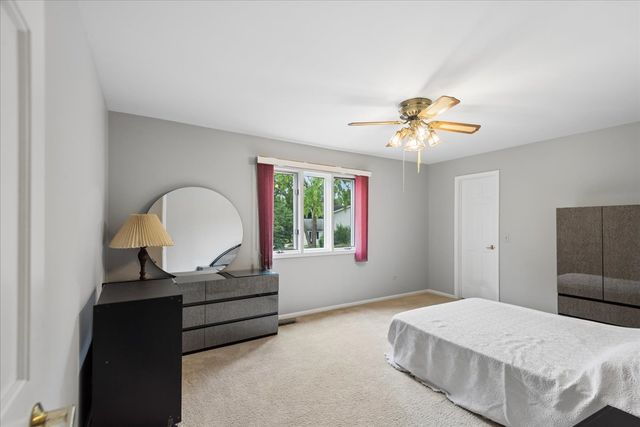 1413 Annie Lane, Libertyville, IL 60048