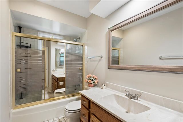 1413 Annie Lane, Libertyville, IL 60048
