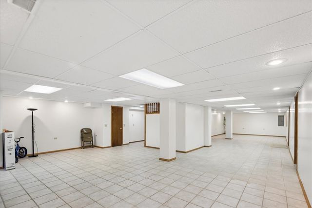 1413 Annie Lane, Libertyville, IL 60048