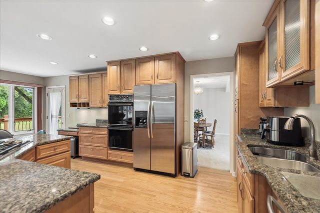 1413 Annie Lane, Libertyville, IL 60048
