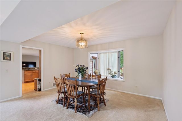 1413 Annie Lane, Libertyville, IL 60048