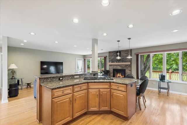 1413 Annie Lane, Libertyville, IL 60048