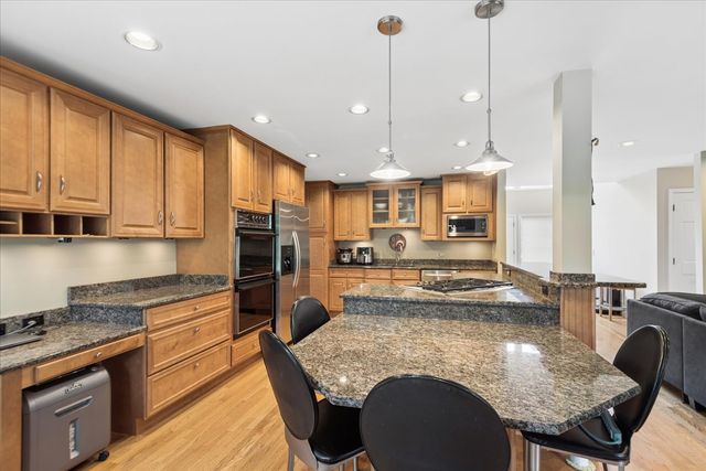 1413 Annie Lane, Libertyville, IL 60048