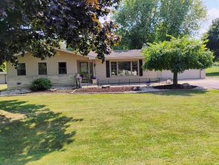 1530 N Terrace Hills Road, Kendallville, IN 46755