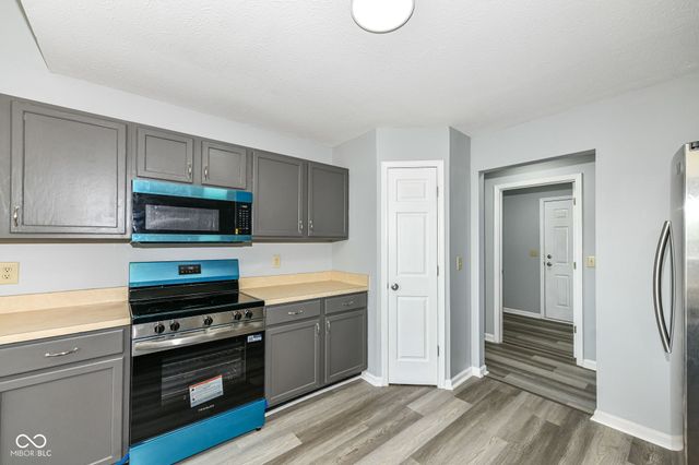 6384 Hillview Circle, Fishers, IN 46038
