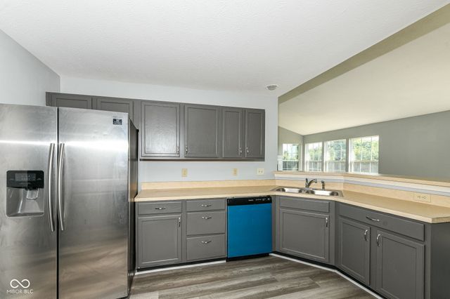6384 Hillview Circle, Fishers, IN 46038