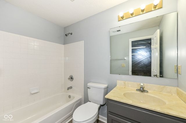 6384 Hillview Circle, Fishers, IN 46038