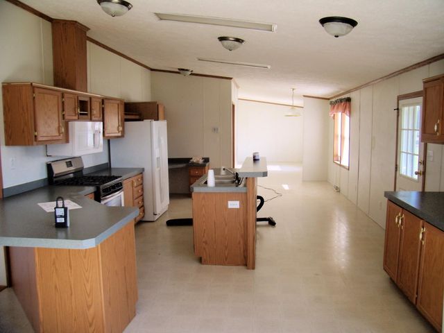 7402 S 800 E, Hamilton, IN 46761