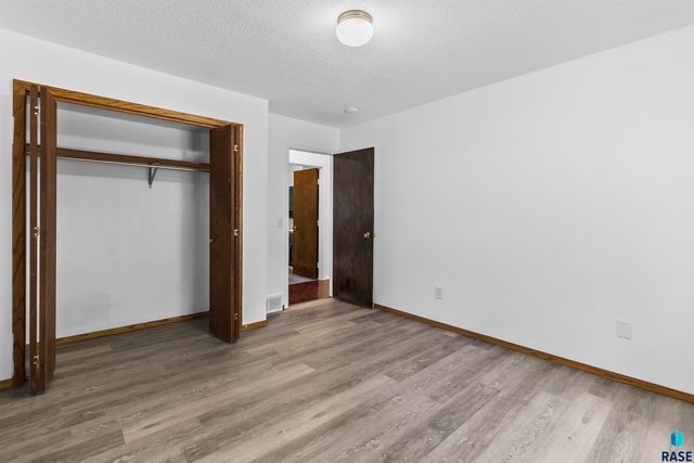 2009 S Cambridge Ave Avenue, Sioux Falls, SD 57106