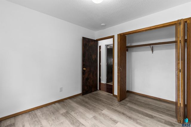 2009 S Cambridge Ave Avenue, Sioux Falls, SD 57106