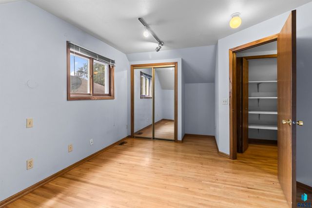 2009 S Cambridge Ave Avenue, Sioux Falls, SD 57106