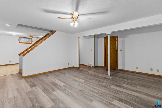 2009 S Cambridge Ave Avenue, Sioux Falls, SD 57106