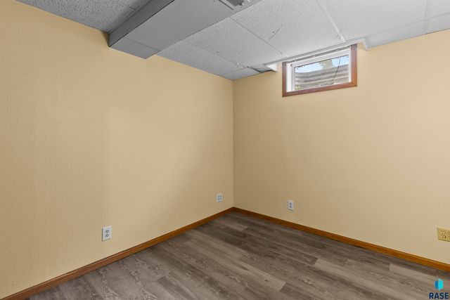 2009 S Cambridge Ave Avenue, Sioux Falls, SD 57106