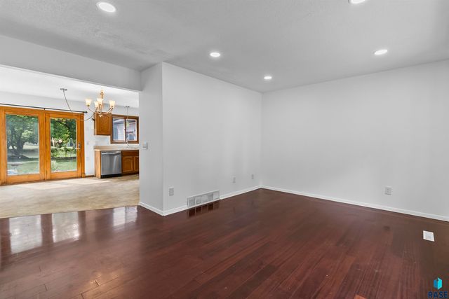 2009 S Cambridge Ave Avenue, Sioux Falls, SD 57106