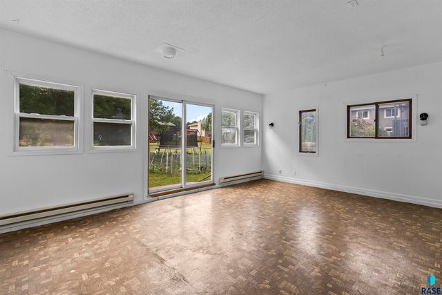 2009 S Cambridge Ave Avenue, Sioux Falls, SD 57106