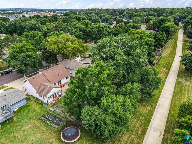 2009 S Cambridge Ave Avenue, Sioux Falls, SD 57106