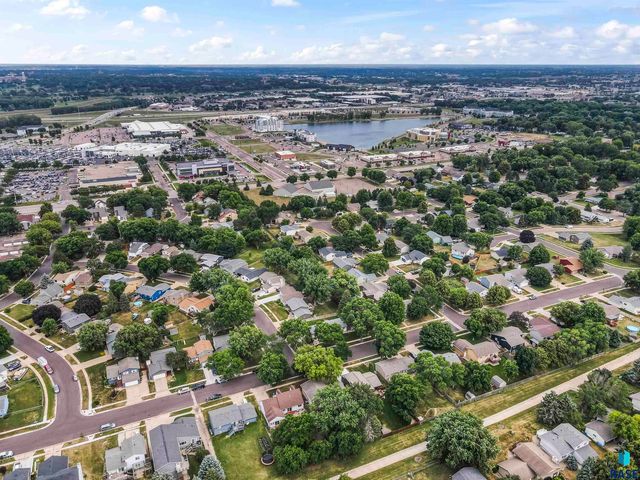 2009 S Cambridge Ave Avenue, Sioux Falls, SD 57106