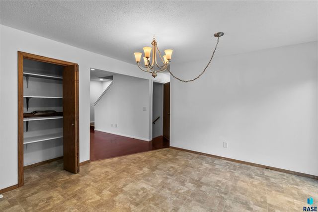 2009 S Cambridge Ave Avenue, Sioux Falls, SD 57106