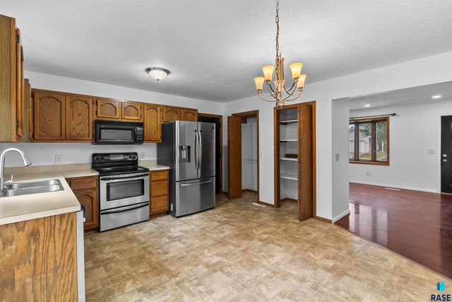 2009 S Cambridge Ave Avenue, Sioux Falls, SD 57106