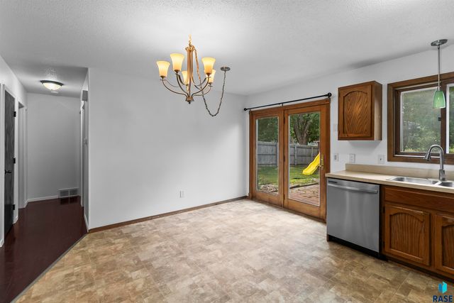 2009 S Cambridge Ave Avenue, Sioux Falls, SD 57106
