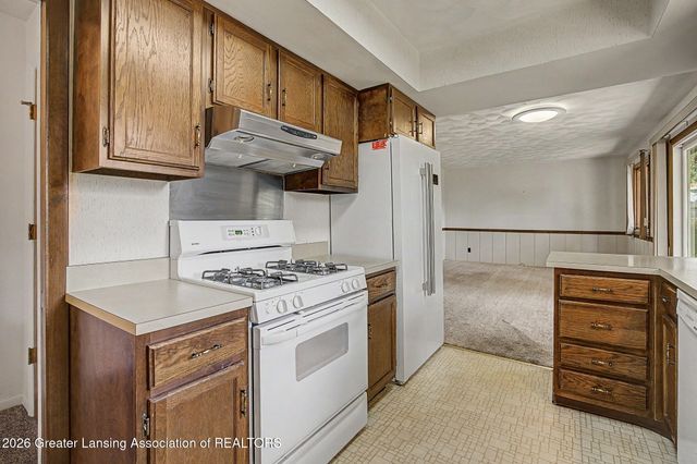 1921 Briarwood Drive, Lansing, MI 48917