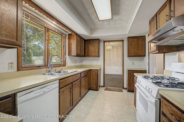 1921 Briarwood Drive, Lansing, MI 48917