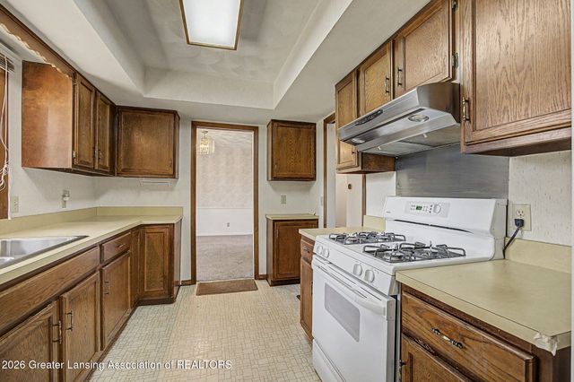 1921 Briarwood Drive, Lansing, MI 48917